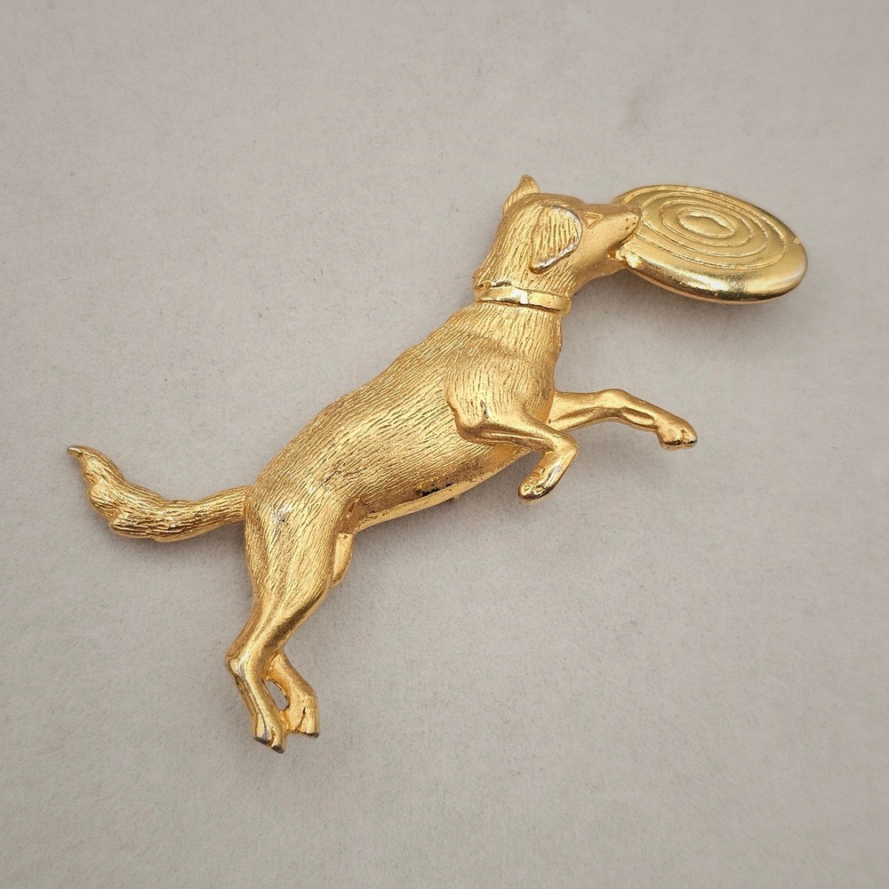 JJ Brooch Pin Gold Tone Dog Catching Frisbee Vintage Animal Pet Lover Gift